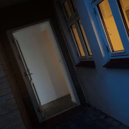 Cozy New In Center Apartment